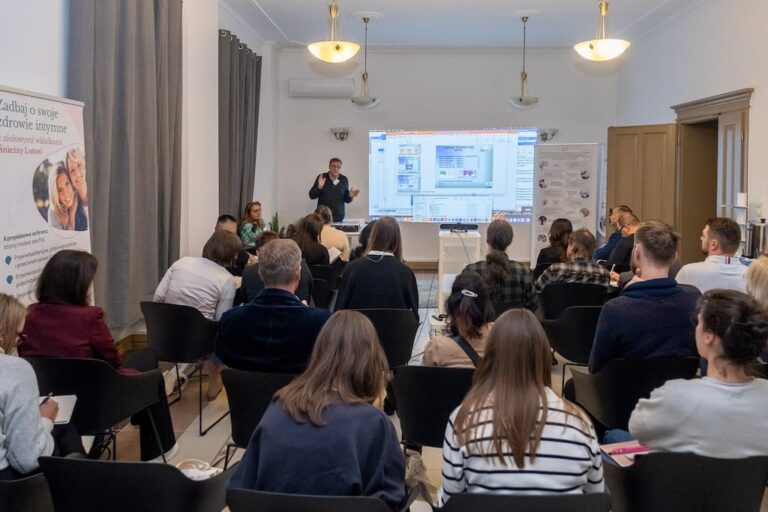 Uczestnicy szkolenia uroginekologicznego podczas wykładu